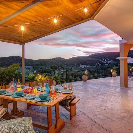 Villa Bougainvillea By *